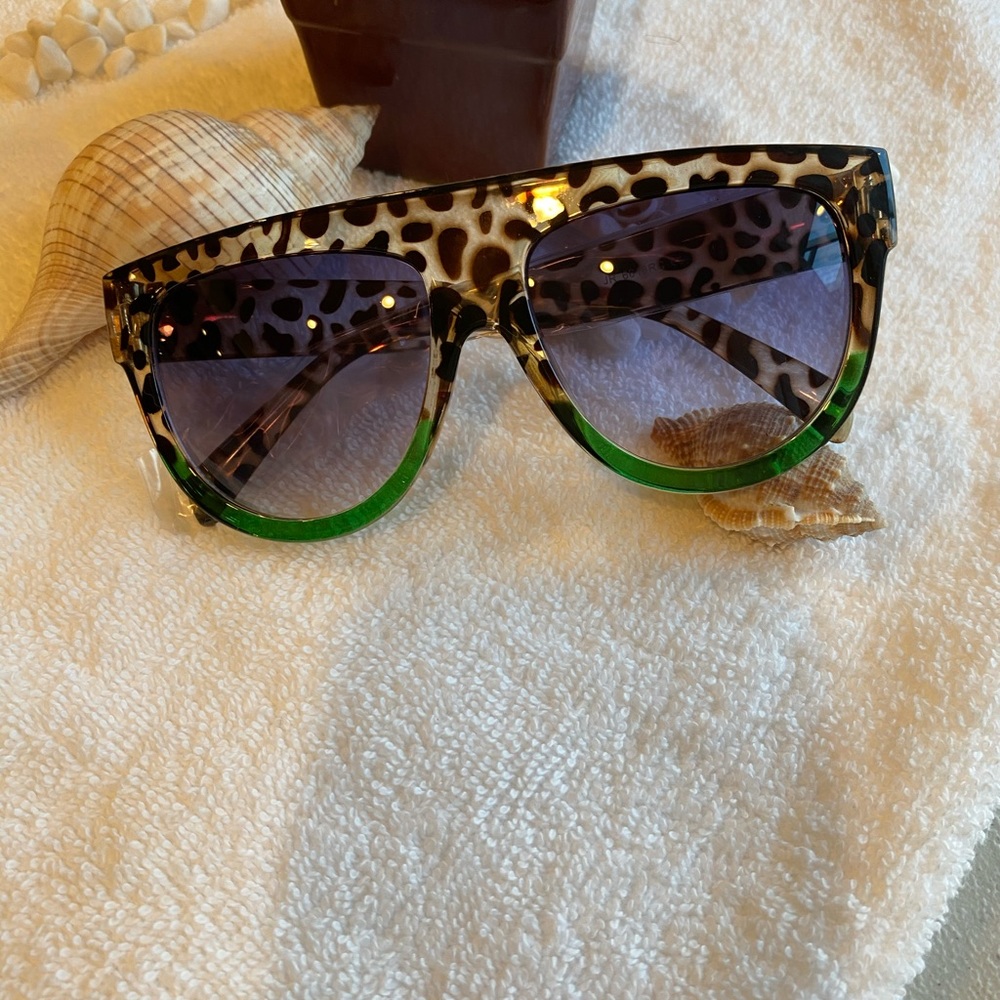 In the Jungle  Sunnies 🐆 - Picture 6 of 6